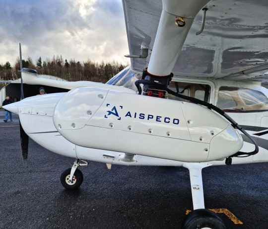 AISPECO HELIUX LITE pod on a Cessna 172