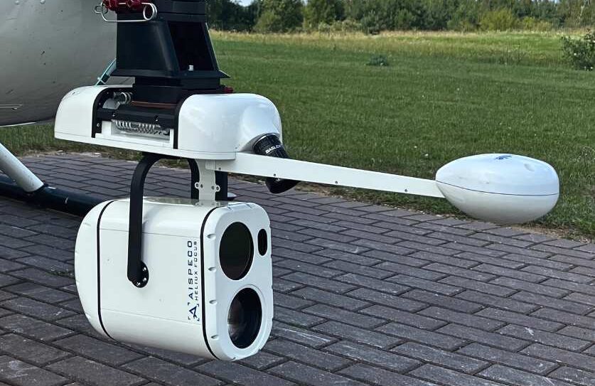HELIUX FOCUS is an AI-powered gimbaled system for aerial data collection, utilizing top-tier EO and thermal sensors.
